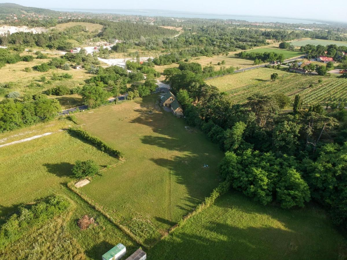Pilikan Apartments - Park, Agroturism, Vineyard & Farm Cserszegtomaj Eksteriør bilde