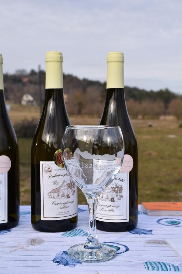 Pilikan Apartments - Park, Agroturism, Vineyard & Farm Cserszegtomaj Eksteriør bilde